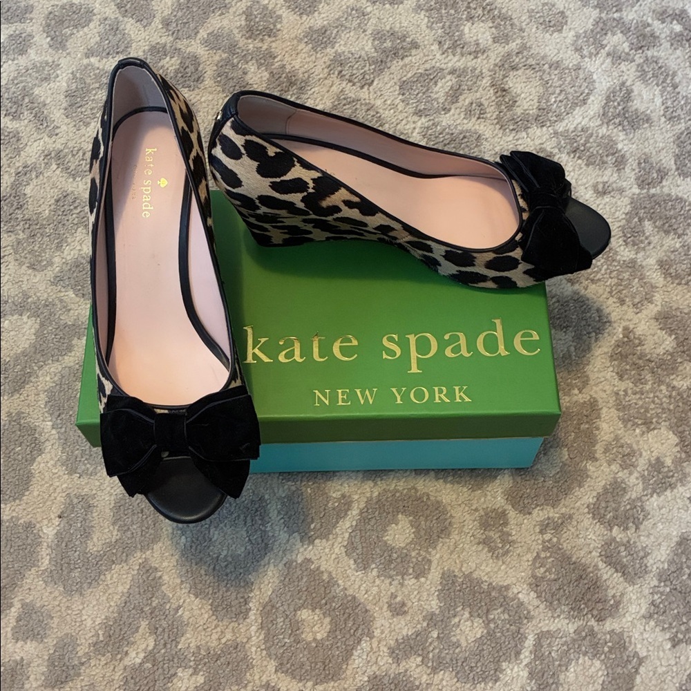 KATE SPADE Roberta Leopard Calf Hair Print Wedge - Picture 2 of 7